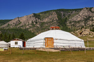 Hakas Prairie Yurts (пастбища Хаксиа).